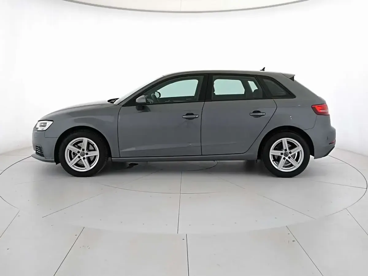 Usata Audi A3 Business 116 CV (85 kW) 2018 Grigio scuro Berlina