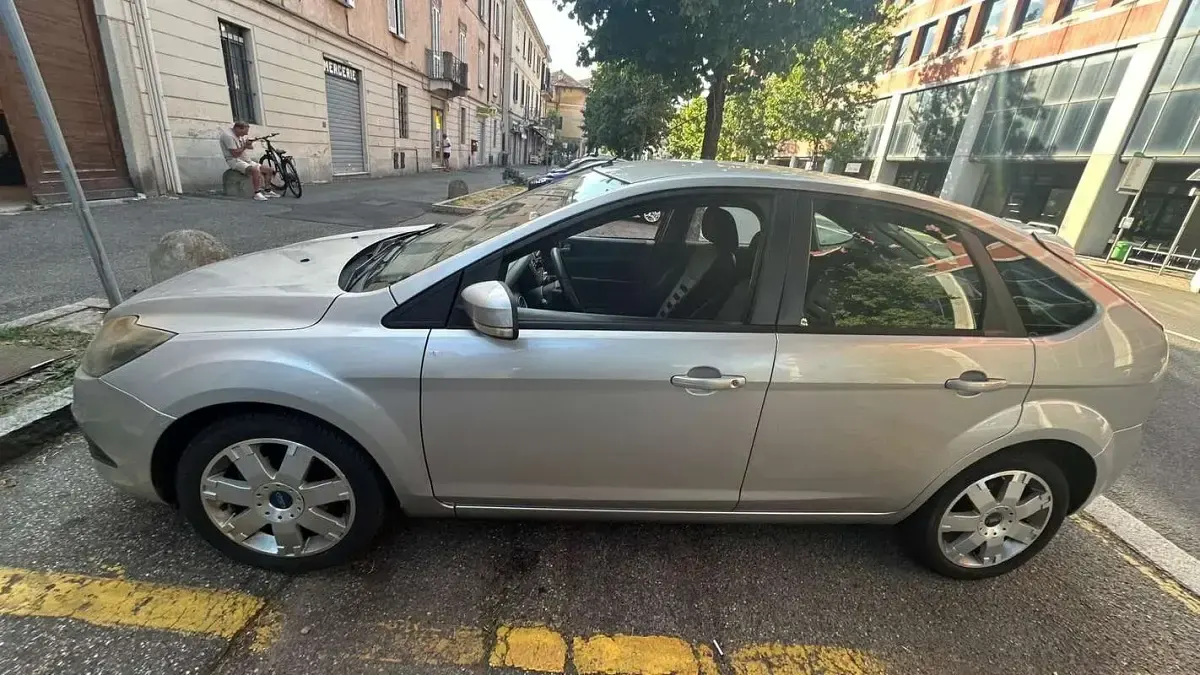 Usata Ford Focus 115 CV (84 kW) 2010 Grigio Berlina