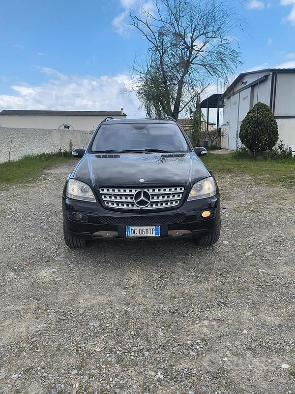 Usata Mercedes ML320 224 CV (164 kW) 2007 Nero SUV