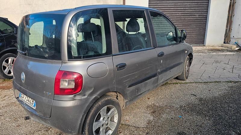 Usata Fiat Multipla Dynamic 119 CV (87 kW) 2006 Argento Monovolume
