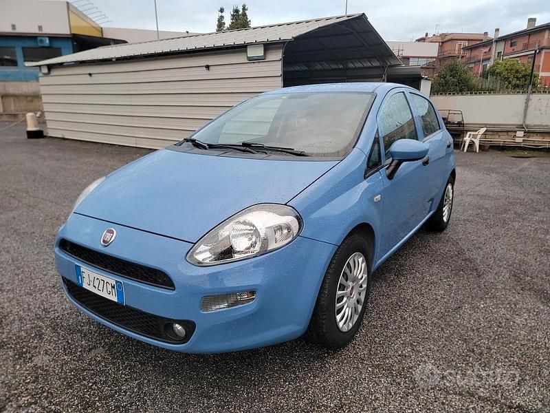 Blu Usata 2017 Fiat Punto S Due volumi | 7300 € (Buon prezzo) - Immagine 1/4