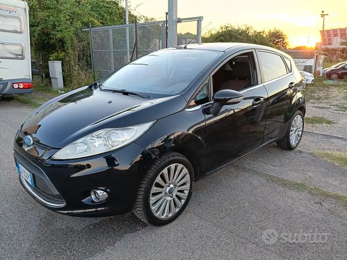 Usata Ford Fiesta 82 CV (60 kW) 2009 Nero Berlina