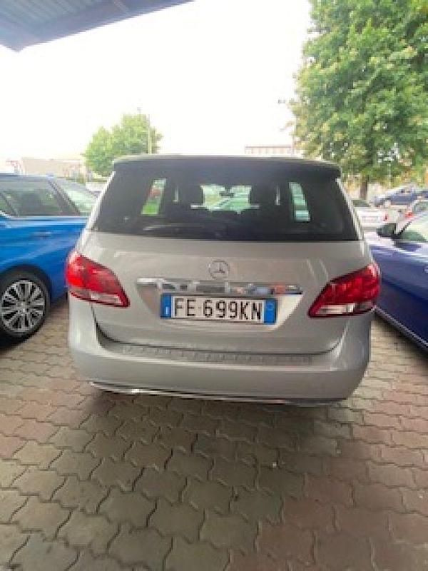 Usata Mercedes B180 109 CV (80 kW) 2016 Grigio Monovolume