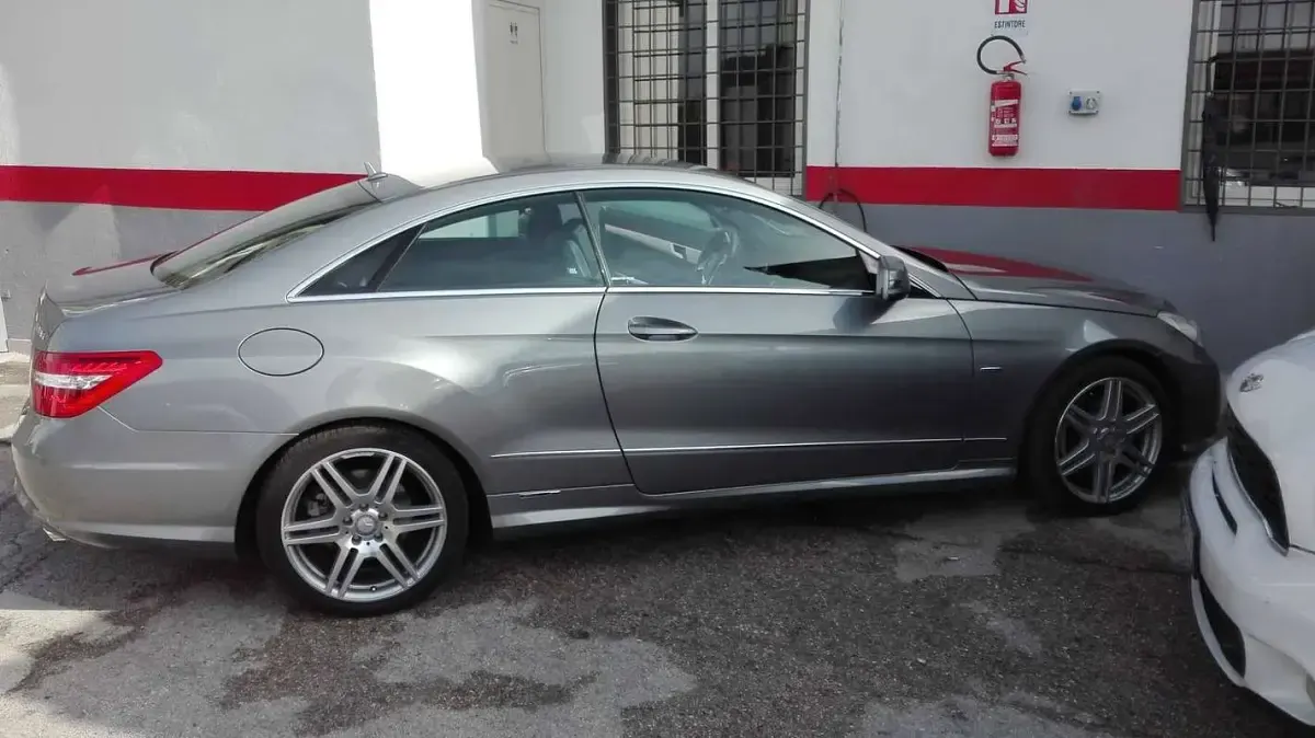 Gebraucht Mercedes E350 265 PS (194 kW) 2014 Grau Coupé