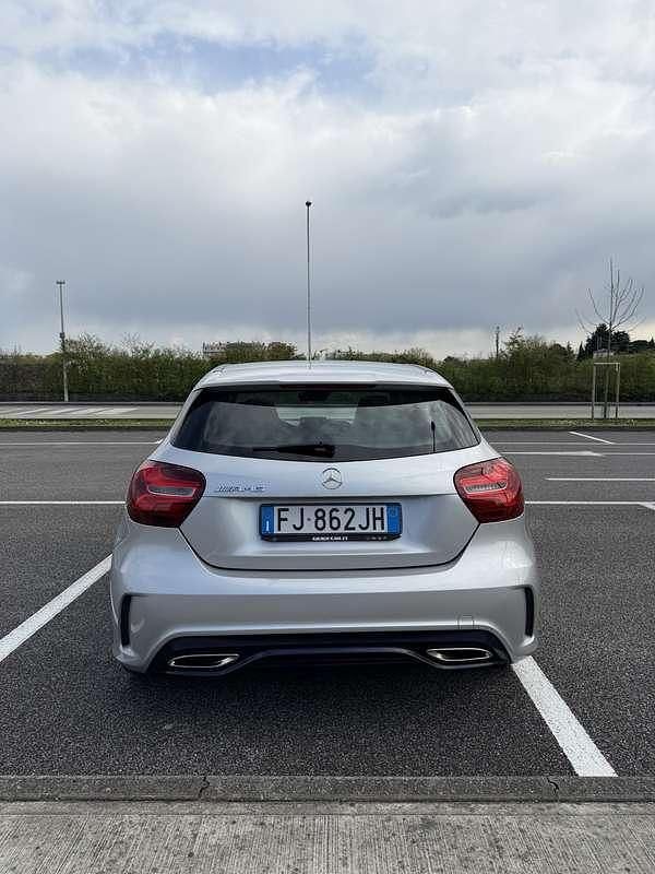 Usata Mercedes A180 Premium 109 CV (80 kW) 2017 Grigio Berlina