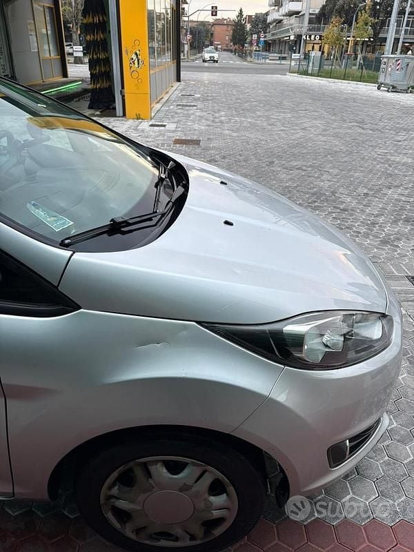 Usata Ford Fiesta 2013 Grigio Berlina