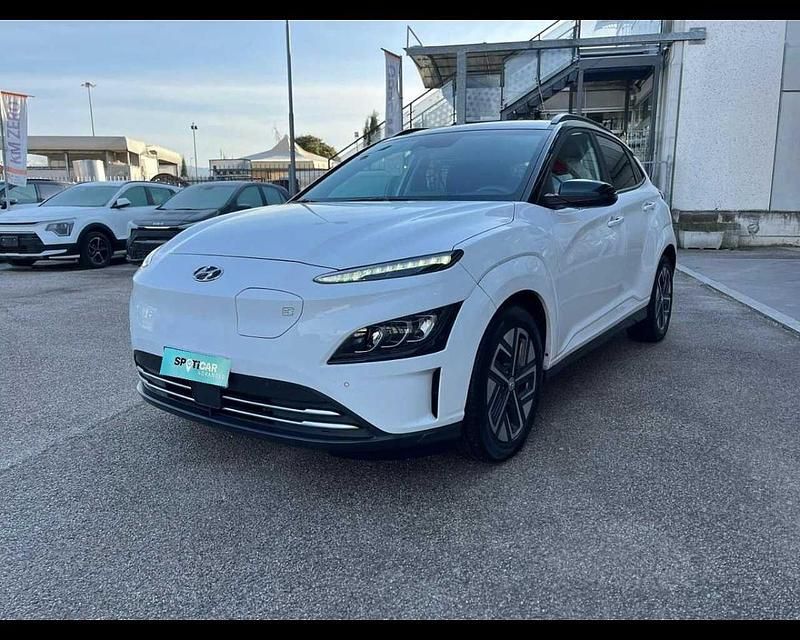 Bianco Usata 2022 Hyundai Kona SUV | 16.900 € (Buon prezzo) - Immagine 1/4