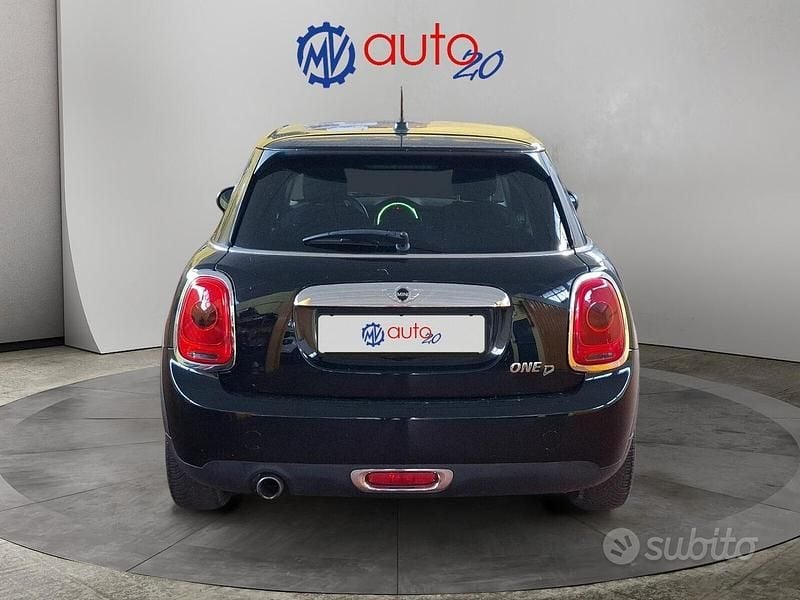 Usata Mini Cooper 135 CV (99 kW) 2015 Nero Utilitaria