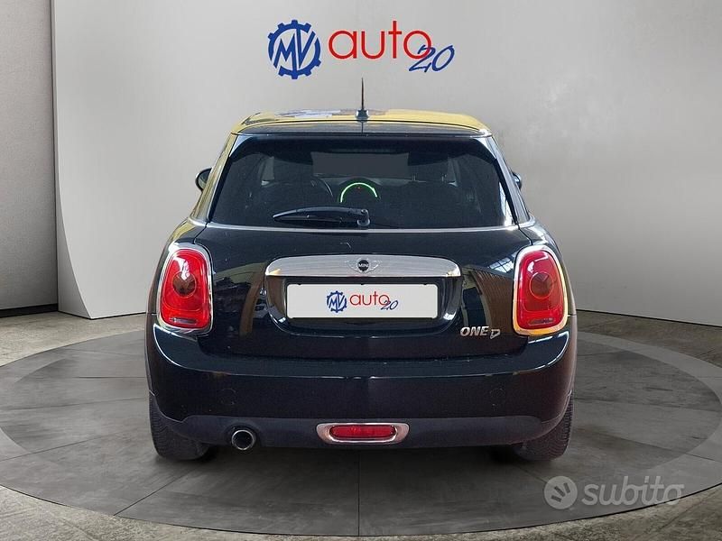 Begagnad Mini Cooper 136 HK (100 kW) 2015 Svart Halvkombi
