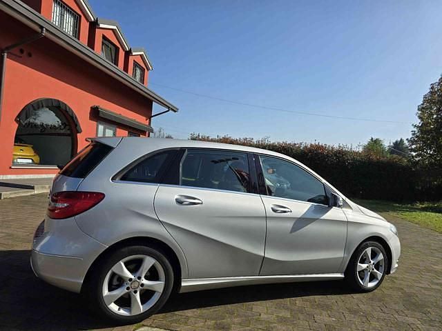 Usata Mercedes B200 Premium 156 CV (114 kW) 2014 Argento metallizzato Monovolume