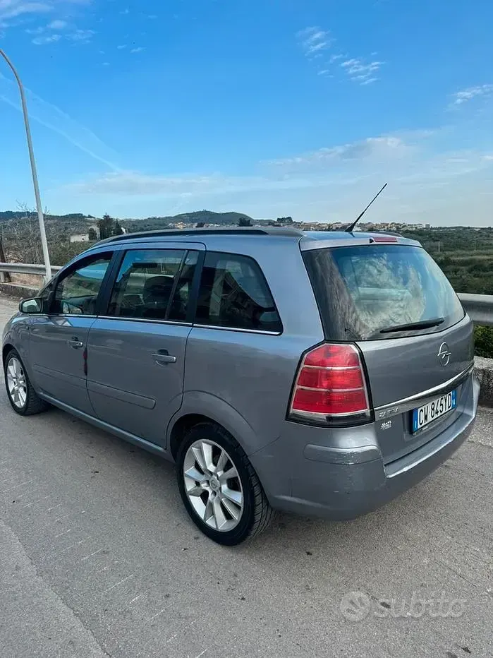 Usata Opel Zafira 150 CV (110 kW) 2005 Grigio Monovolume