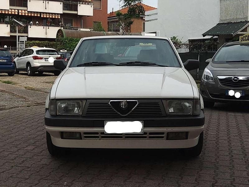 Usata Alfa Romeo 75 148 CV (108 kW) 1987 Bianco Berlina