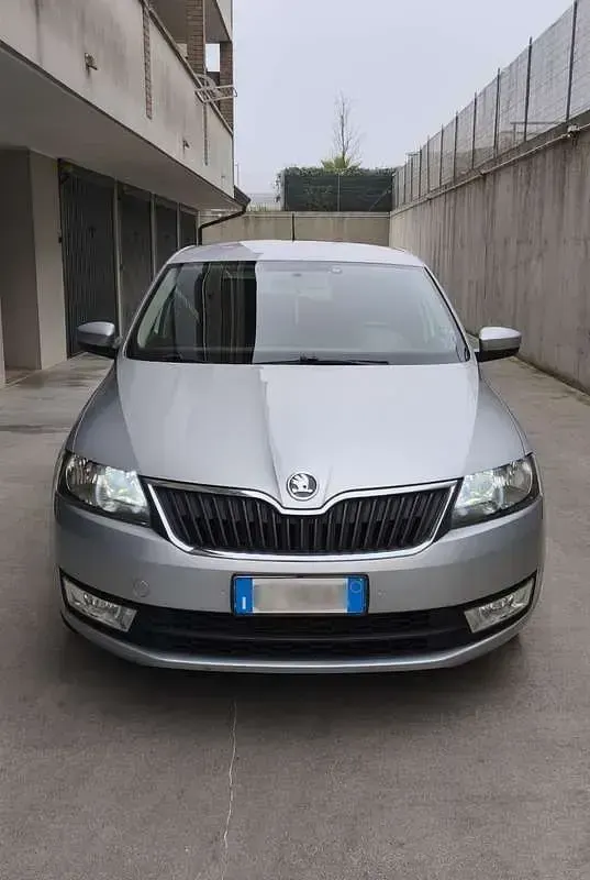 Usado Skoda Rapid Ambition 90 CV (66 kW) 2015 Utilitario