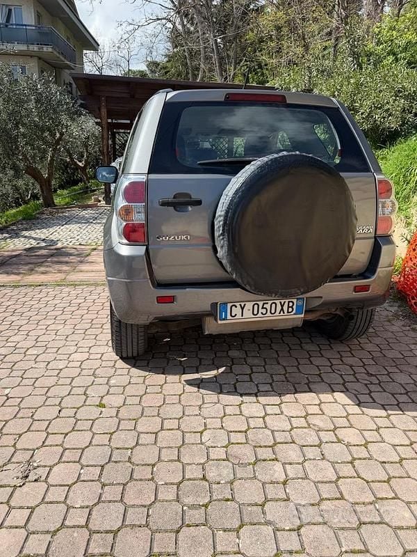 Usata Suzuki Grand Vitara 185 CV (136 kW) 2006 Grigio SUV
