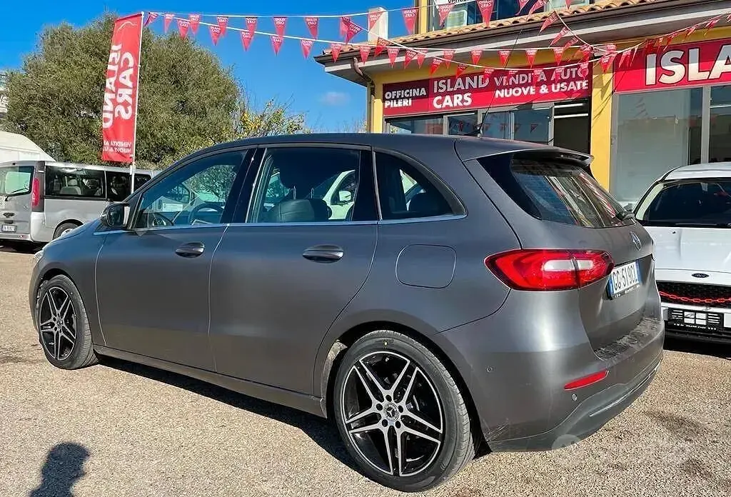 Käytetty Mercedes B180 116 HP (85 kW) 2019 Harmaa Tila-auto