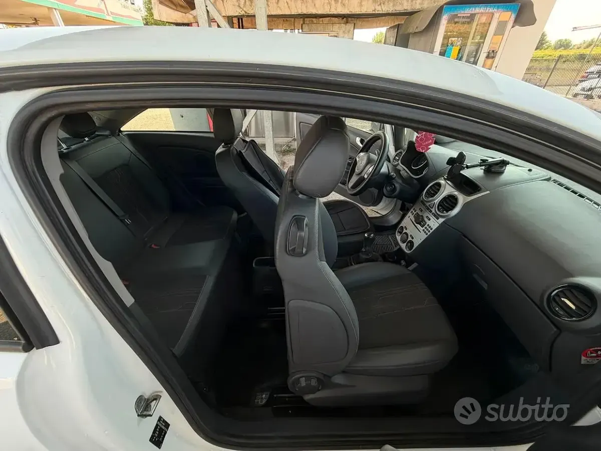 Usata Opel Corsa Club 86 CV (63 kW) 2012 Bianco Utilitaria
