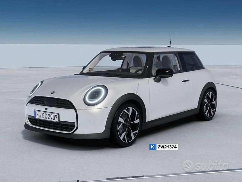 Usata 2024 Mini Cooper Classic Due volumi | 28.300 € (Cara) - Immagine 1/4