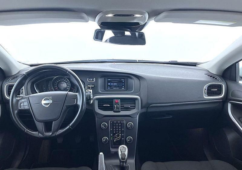 Usata Volvo V40 Kinetic 114 CV (83 kW) 2013 Bianco Utilitaria