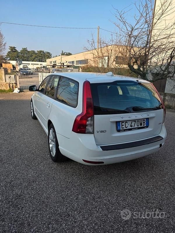 Usata Volvo V50 Momentum 149 CV (109 kW) 2010 Bianco Station wagon