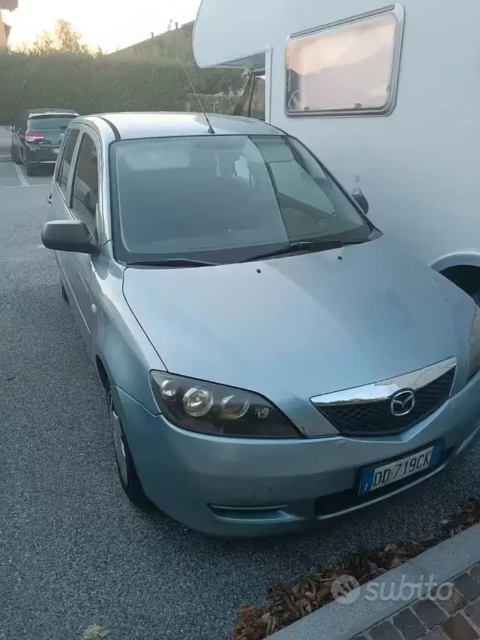 Usata Mazda 2 68 CV (50 kW) 2006 Bluazzurro Utilitaria