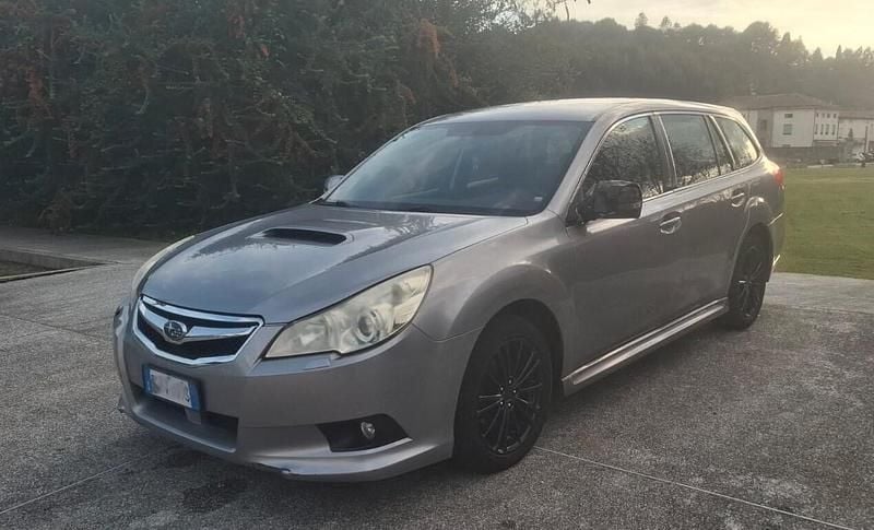 Usata Subaru Legacy Trend 150 CV (110 kW) 2011 Argento Station wagon