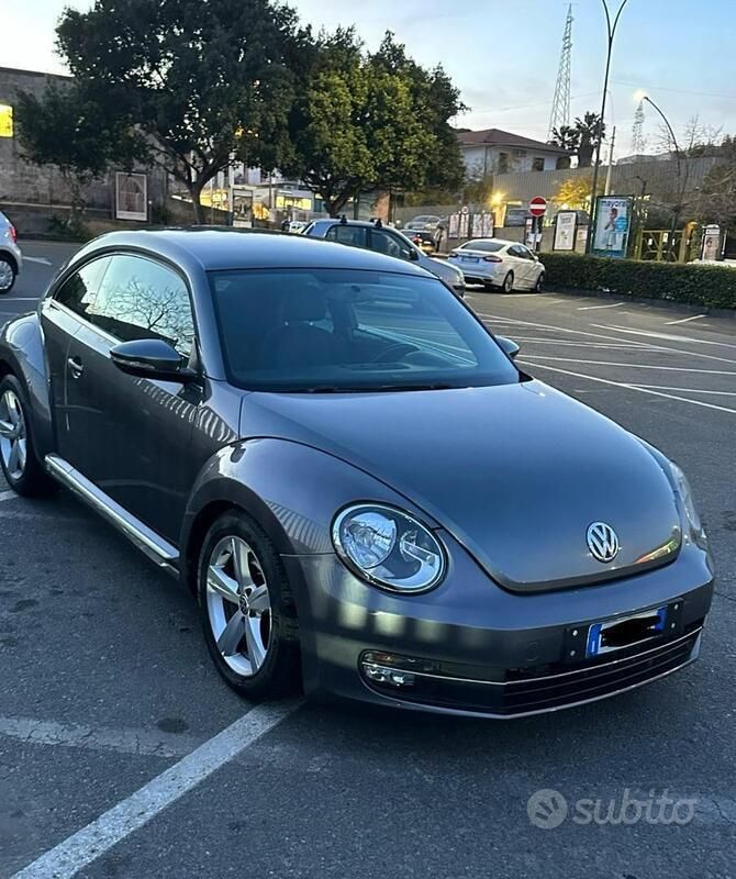 Usata VW Beetle 160 CV (117 kW) 2013 Grigio Utilitaria