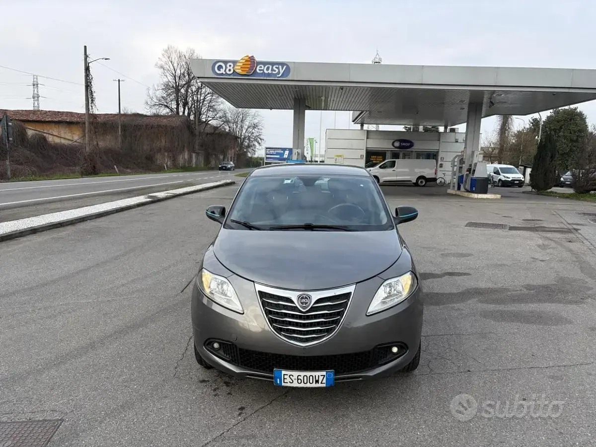 Usata Lancia Ypsilon Gold 80 CV (58 kW) 2013 Grigio Utilitaria