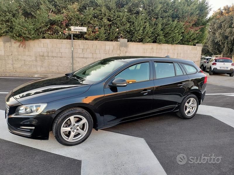 Usata Volvo V60 Kinetic 114 CV (83 kW) 2015 Nero Station wagon