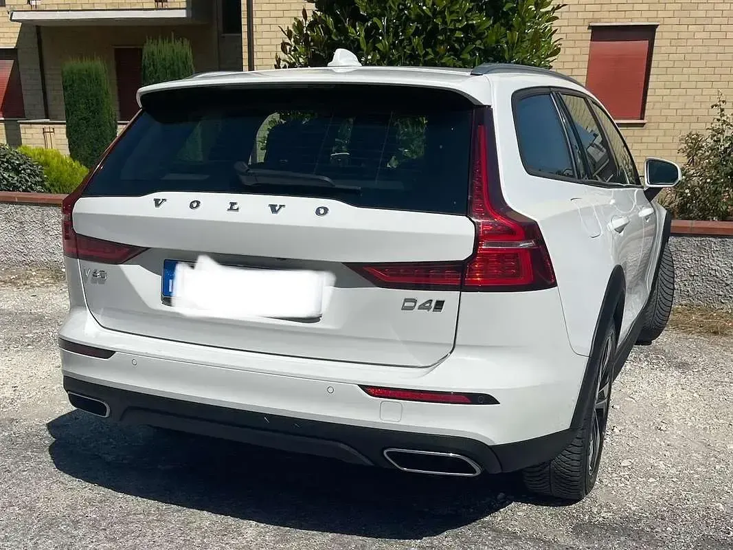 Usata Volvo V60 CC Business Edition 190 CV (139 kW) 2019 Bianco Station wagon