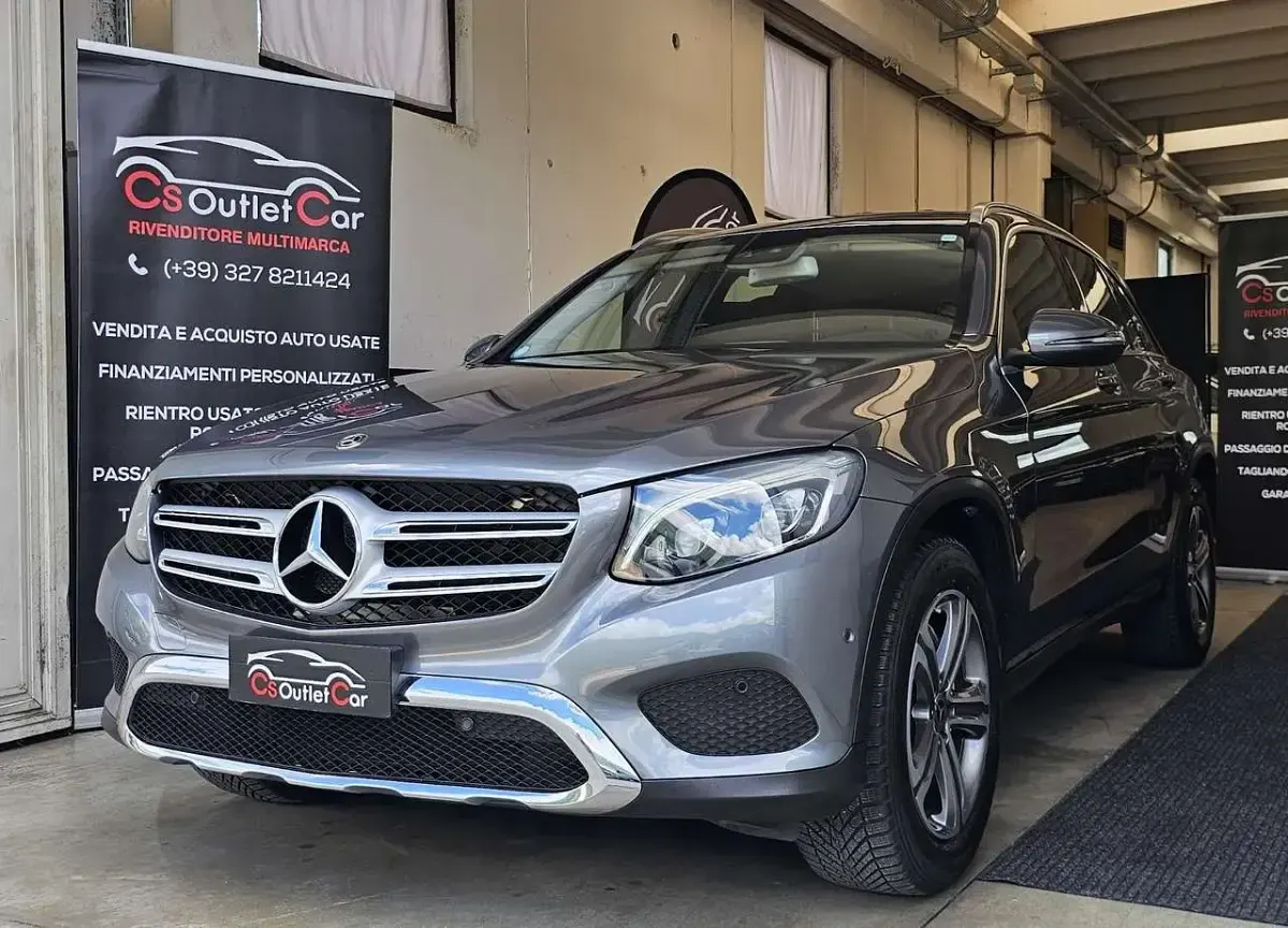 Usata Mercedes GLC250 204 CV (150 kW) 2018 Gray SUV