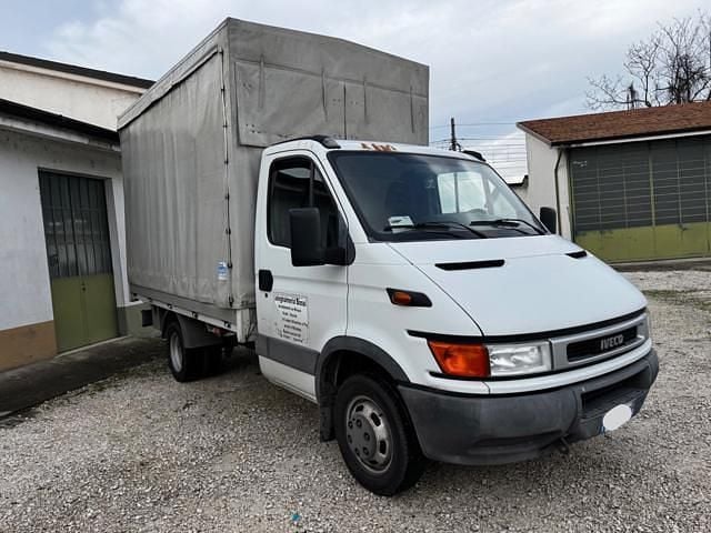 Usata Iveco Daily 116 CV (85 kW) 2004 Bianco