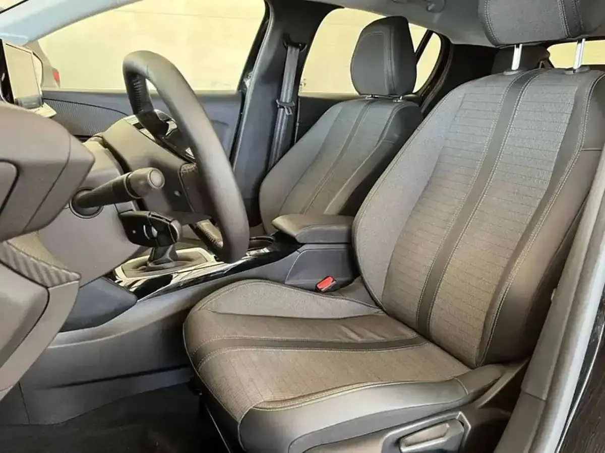 Usata Peugeot 208 Allure 101 CV (74 kW) 2023 Vari colori Utilitaria