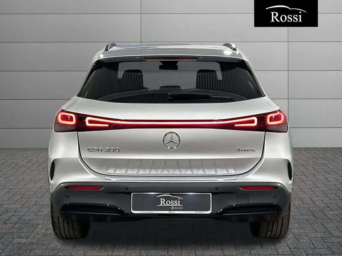 Usata Mercedes EQA300 Premium 167 kW (228 CV) 2023 Argento SUV