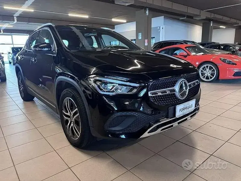 Usata Mercedes GLA200 150 CV (110 kW) 2022 Nero SUV