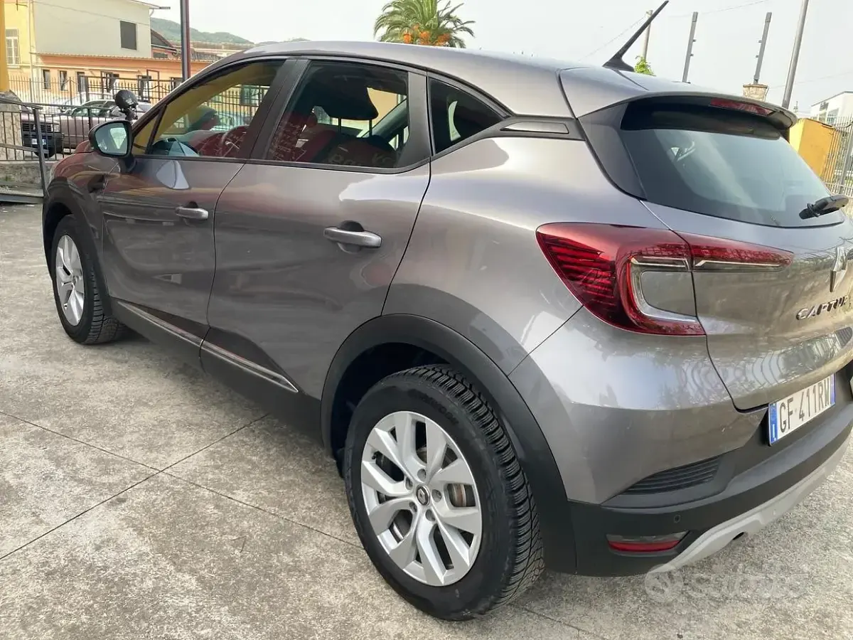 Usata Renault Captur Business 95 CV (69 kW) 2021 Grigio SUV