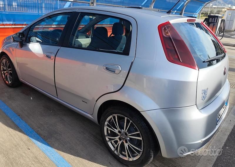 Usata Fiat Grande Punto 90 CV (66 kW) 2006 Grigio Utilitaria
