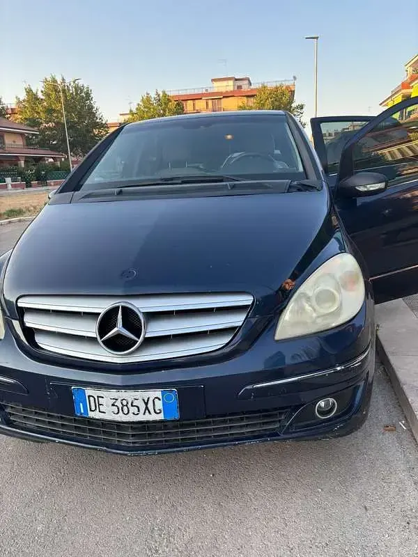 Usata Mercedes B200 140 CV (102 kW) 2007 Bluazzurro Monovolume