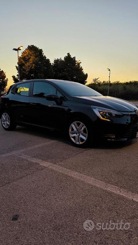 Usata Renault Clio V 101 CV (74 kW) 2021 Nero Utilitaria