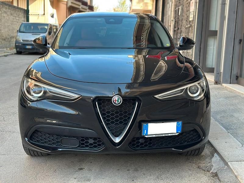 Nero Usata 2019 Alfa Romeo Stelvio Executive SUV | 22.500 € (Molto cara) - Immagine 1/4