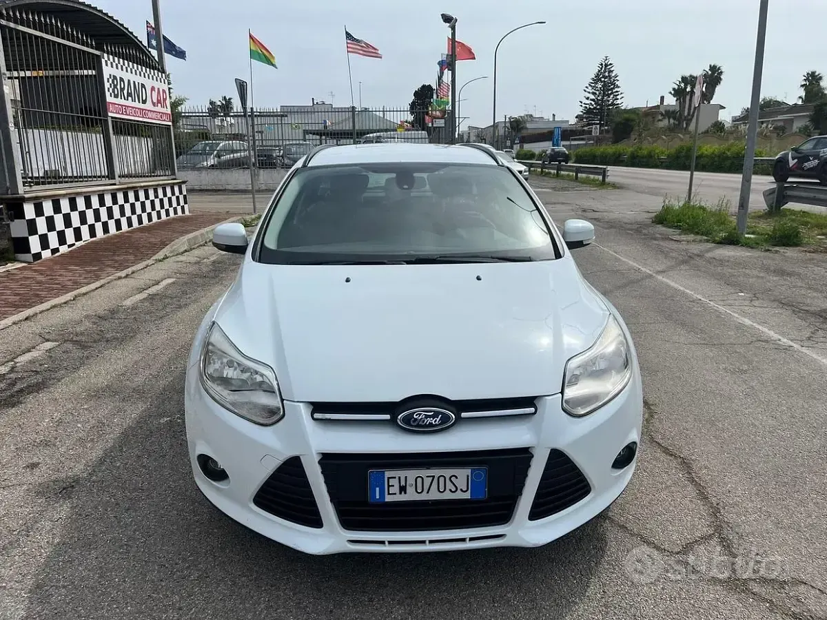 Usata Ford Focus 95 CV (69 kW) 2014 Bianco Station wagon