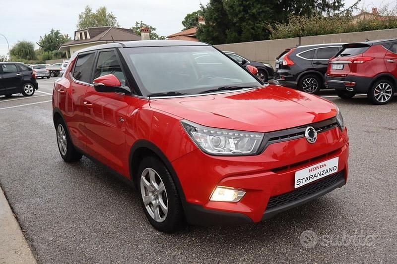 Usata SsangYong Tivoli 116 CV (85 kW) 2016 Rosso(met.) SUV