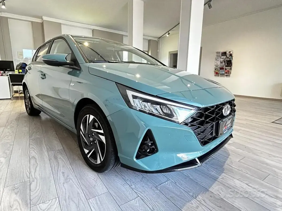 Usata Hyundai i20 101 CV (74 kW) 2023 Verde Utilitaria