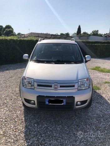 Usata Fiat Panda 4x4 Cross 74 CV (54 kW) 2011 Grigio Utilitaria