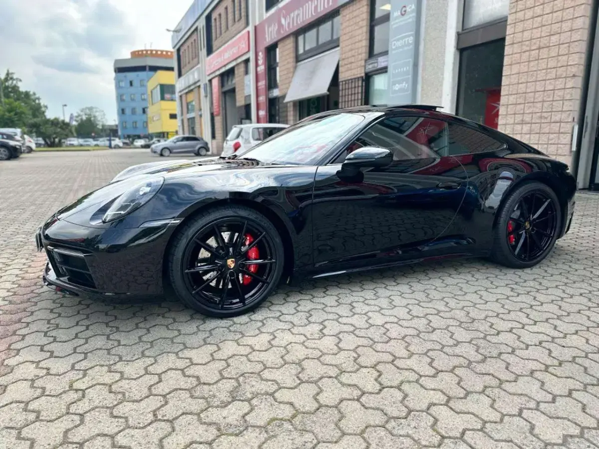Usata Porsche 911 Carrera S 450 CV (330 kW) 2023 Nero metallizzato Coupé