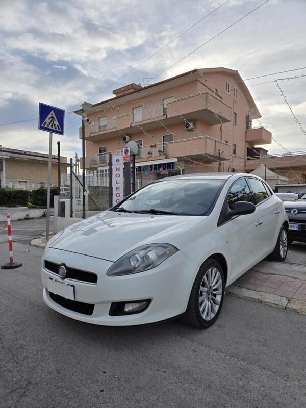Usata Fiat Bravo Easy 104 CV (76 kW) 2013 Bianco Utilitaria