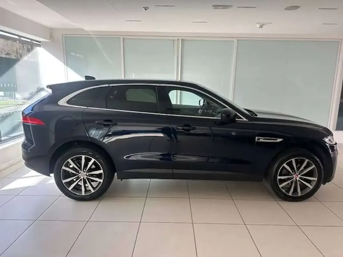 Usata Jaguar F-Pace Prestige 179 CV (131 kW) 2019 Portofino blue SUV