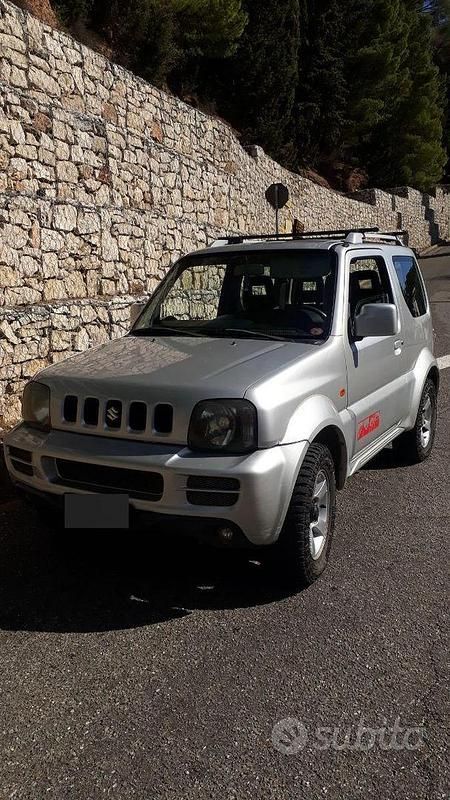 Usata Suzuki Jimny 85 CV (62 kW) 2006 Grigio SUV
