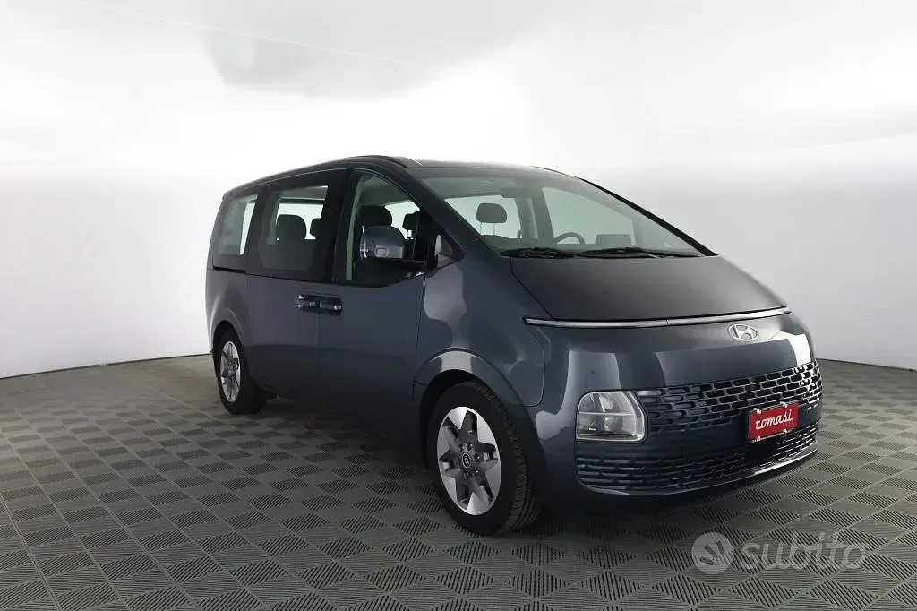 Usata Hyundai Staria 177 CV (130 kW) 2024 Graphite gray Monovolume