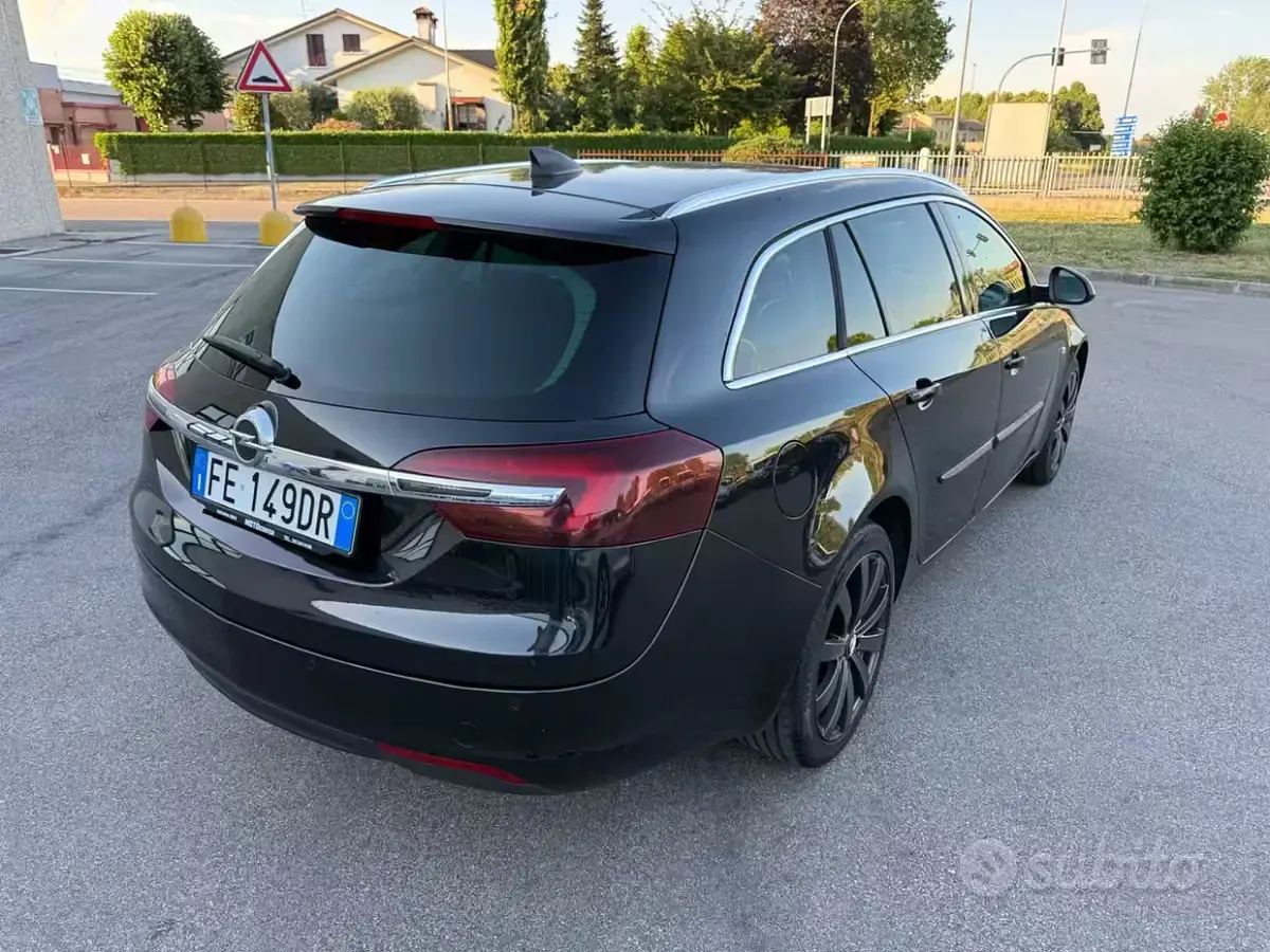 Usata Opel Insignia Business 136 CV (100 kW) 2016 Nero Station wagon