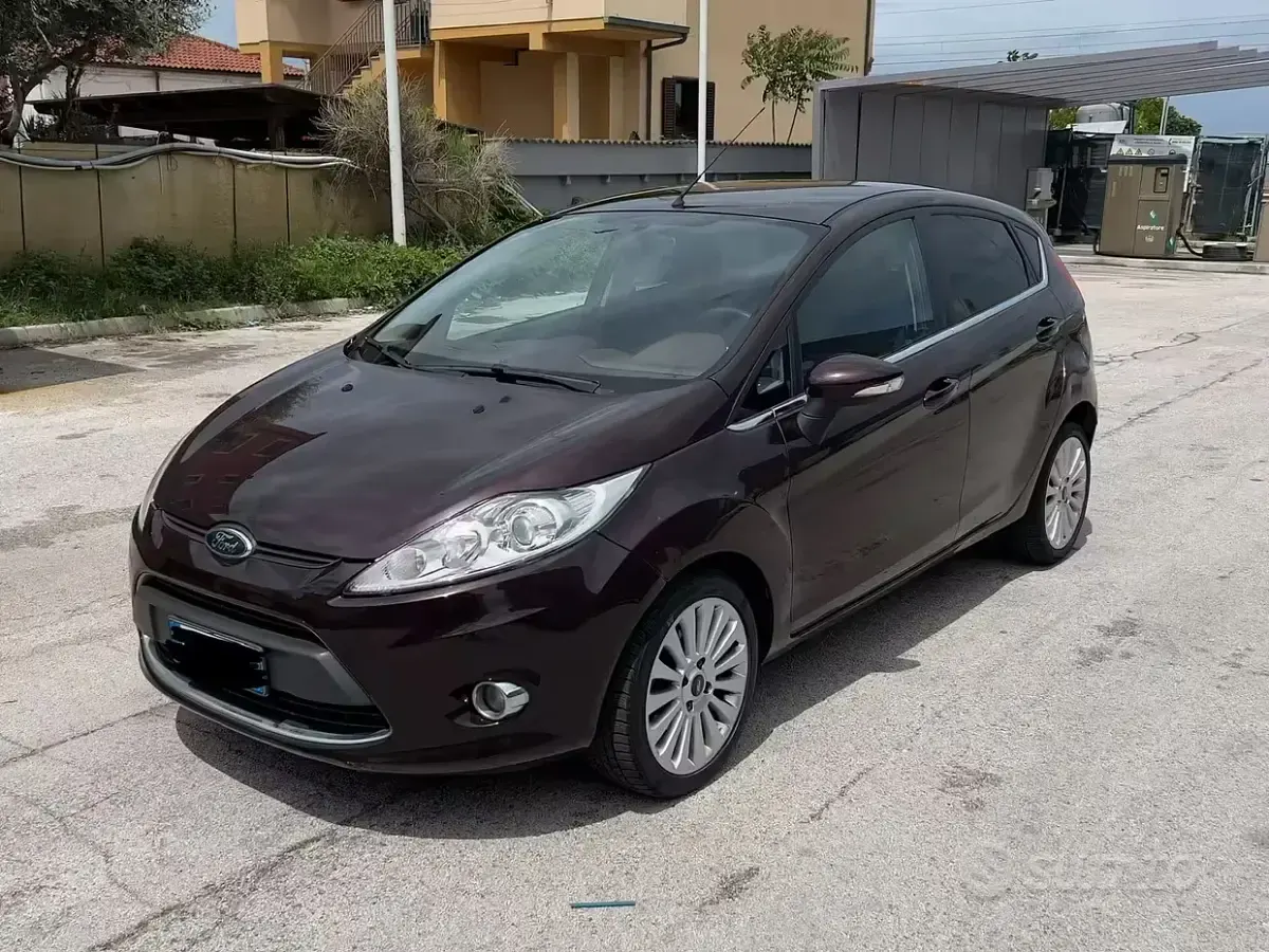 Usata Ford Fiesta 68 CV (50 kW) 2010 Rosso Berlina
